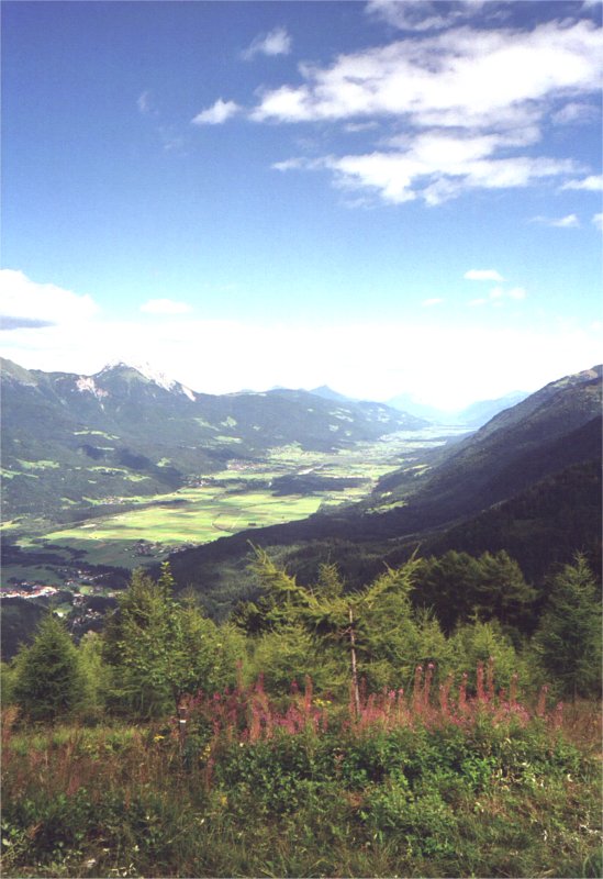 foto 2 - blick ins tal von der
                    enzianhütte richtung osten