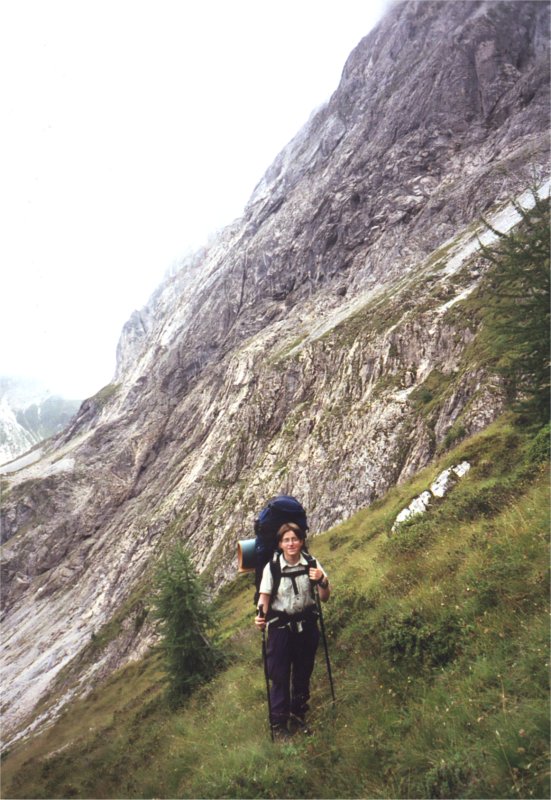 foto 66 - aufstieg zum roßkopftörl, andrea vor kinigat, blick richtung süd-osten